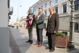 Święto Pracy w Kielcach. Lewica złożyła kwiaty pod tablicą byłego prezydenta miasta 