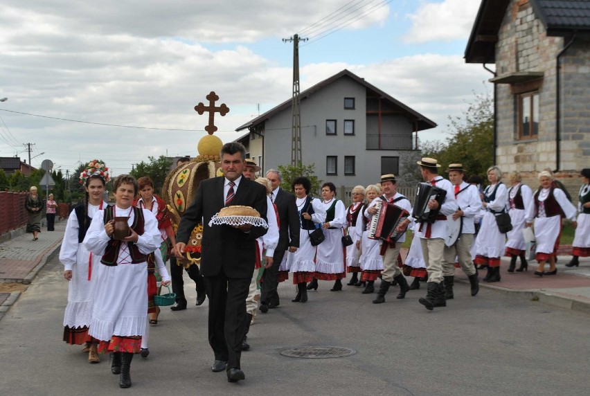 Dożynki w Trębaczewie wspólnie zorganizowały parafia i...