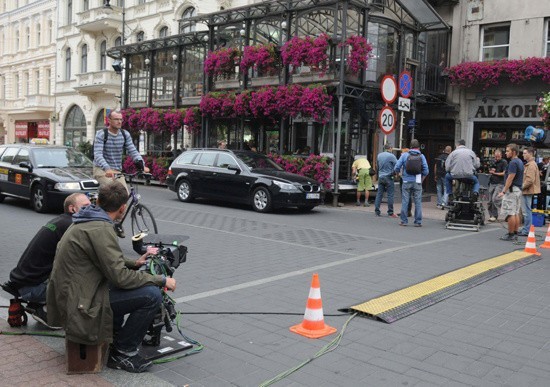 Ekipa filmowa rozłożyła się na ul. Piotrkowskiej przy A....