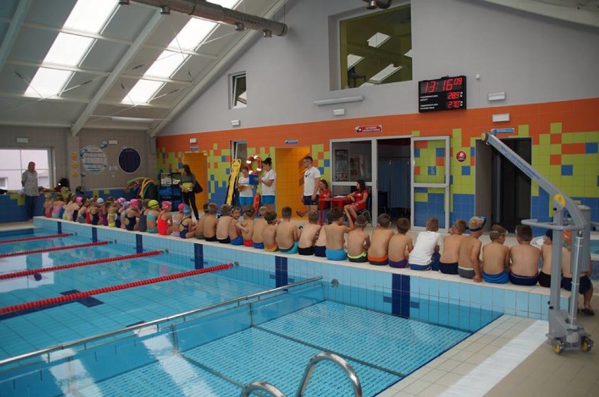 Prawie 500 dzieci nauczy się pływać na Mancie