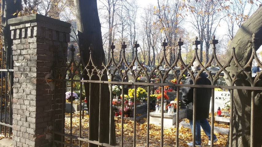 Bytom: Cmentarz Mater Dolorosa 1 listopada. Trwa kwesta