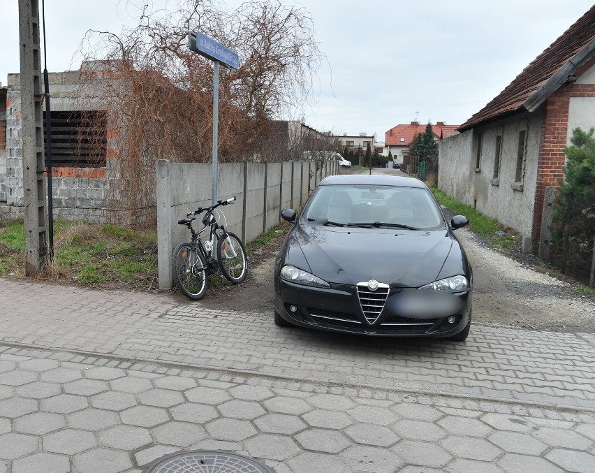 Leszno. Potrącenie rowerzystki na Zatorzu. Nastolatka w szpitalu [ZDJĘCIA]