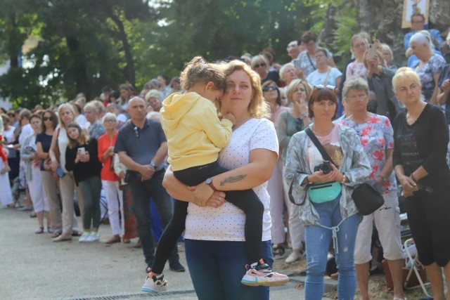 Pielgrzymka kobiet do Piekar Śląskich 2021. Procesja na wzgórze kalwaryjskie