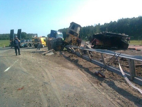 Wypadek na autostradzie A1: Ciężarówka zniszczyła asfalt