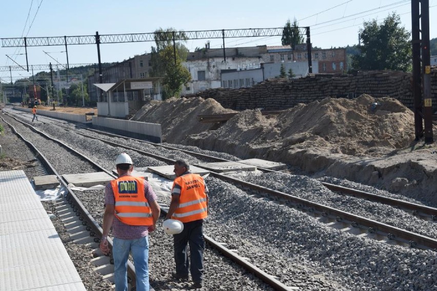 Remont linii kolejowej Poznań-Piła. Zobacz na jakim etapie są prace w Chodzieży! [FOTO]