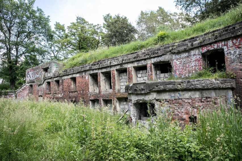 Kraków. Zaniedbany fort Lasówka ma nowego gospodarza. Zajmą się nim miłośnicy broni, obok powstanie strzelnica