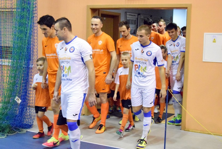 II liga futsalu: BestDrive Futsal Piła zremisował z M40.pl Poznań w pierwszym w tym sezonie meczu przed własną publicznością. Zobacz zdjęcia