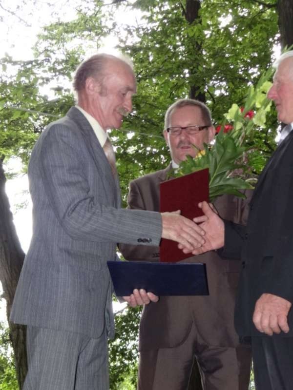 Ryszard Michalski były sołtys Borucina otrzymuje dyplom