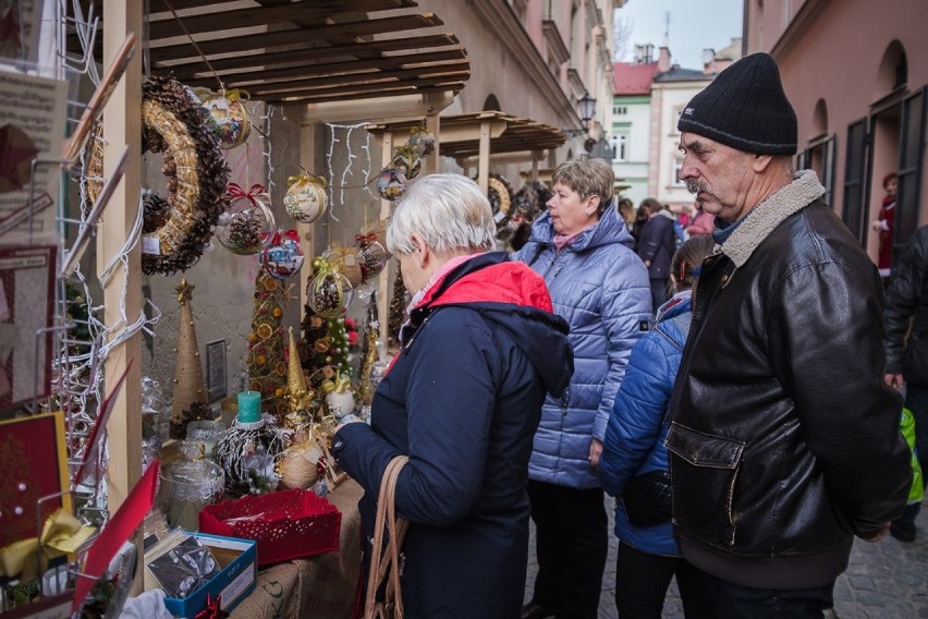 Tarnów. Wyjątkowy świąteczny kiermasz na ul. Piekarskiej [ZDJĘCIA]