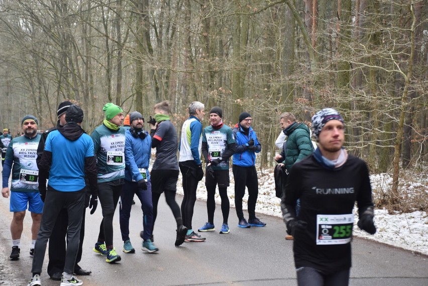 Zimowy Bieg Trzech Jezior wystartował! Zobacz uczestników na linii startu [FOTO]