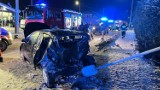 Wypadek w Kazimierzy Wielkiej. Zderzyły się dwa samochody, trzy osoby poszkodowane. Na miejscu był śmigłowiec ratowniczy