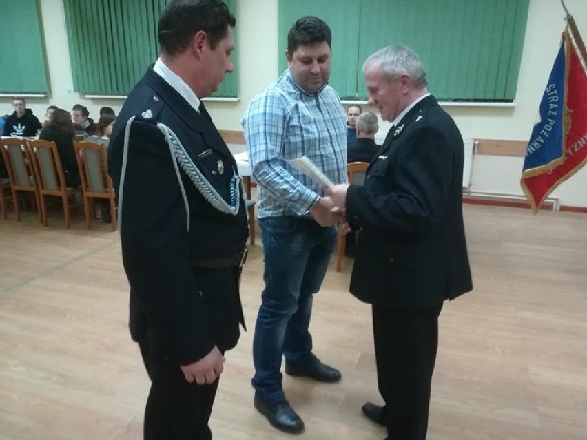 Burmistrz Tomasz Lesiński odwiedził strażaków w Kuklinowie [FOTO]