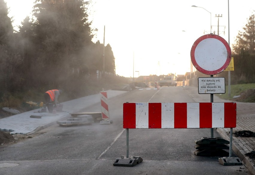 Finiszują z pracami na ulicy Długiej w Mierzynie [ZDJĘCIA]