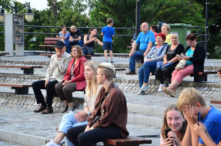 Leski wystąpił w Kwidzynie na scenie plenerowej przed teatrem. Był to ostatni koncert w cyklu Letnie Granie [ZDJĘCIA]