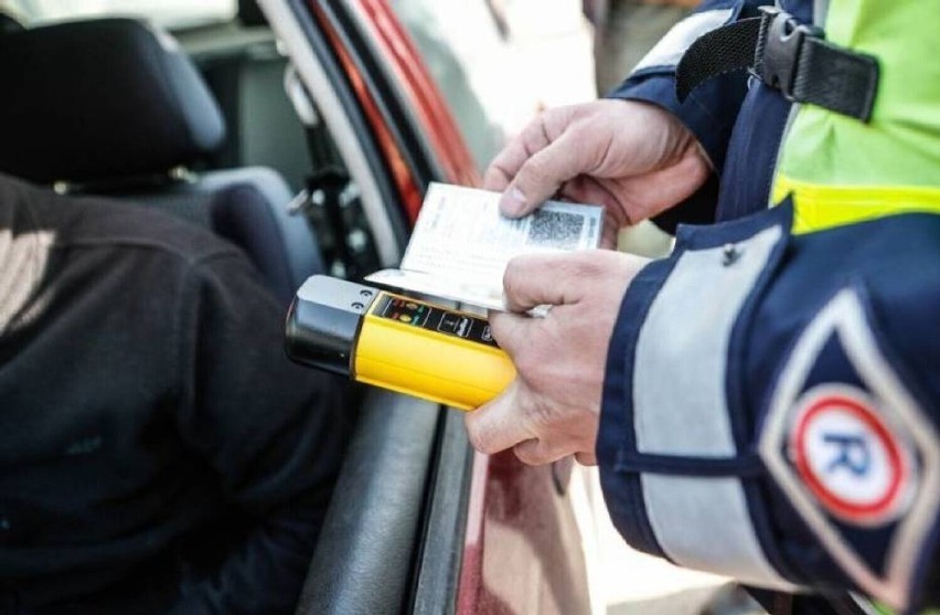 Policjanta pod wpływem alkoholu zatrzymała drogówka w...