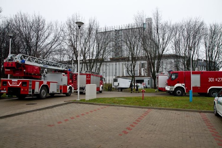 Straż pożarna przed gmachem opery przy Odeskiej