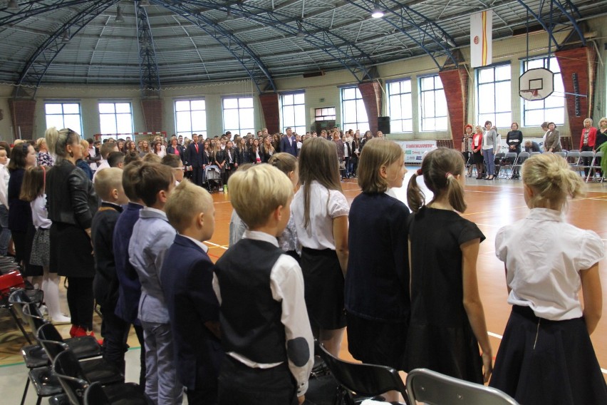 Rozpoczęcie roku szkolnego w Tomaszowie. W której szkole zmieniło się najwięcej?