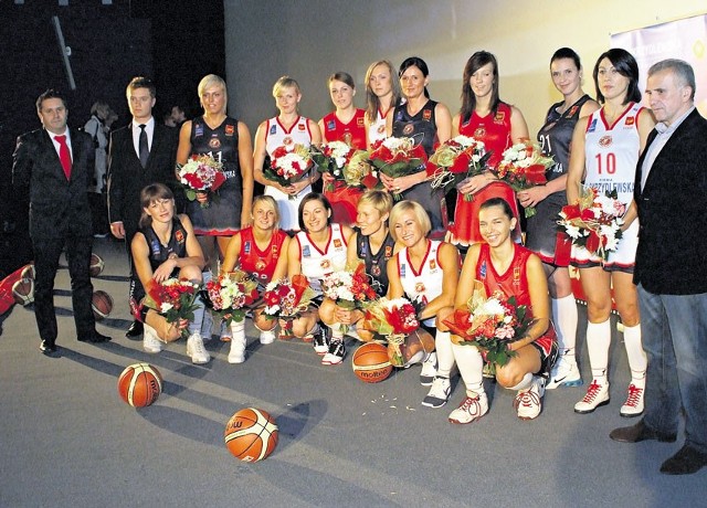 Koszykarki Widzewa podczas prezentacji w kinie Bałtyk.