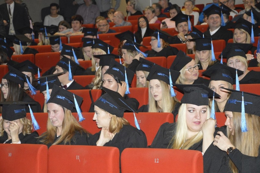 Studenci PWSZ odebrali dyplomy ukończenia uczelni [ZDJĘCIA]