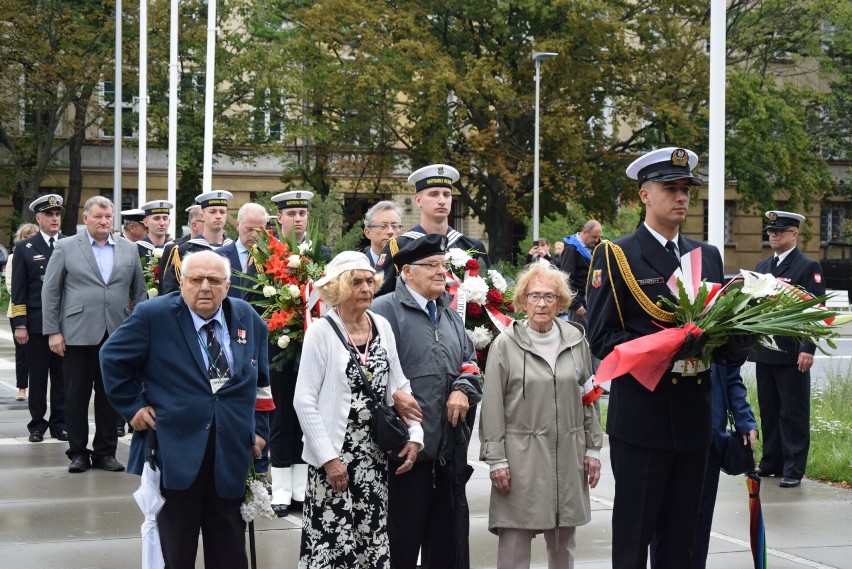 Gdyńskie uroczystości odbyły się przed Pomnikiem Armii...