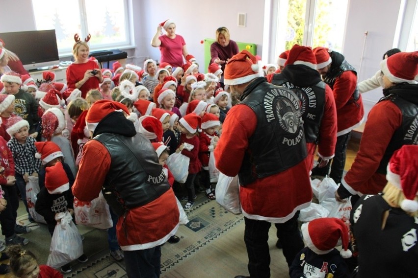 Mikołaje na motorach przyjechały do Kędzierzyna-Koźla. Odwiedzają przedszkola, szpital, dom dziecka