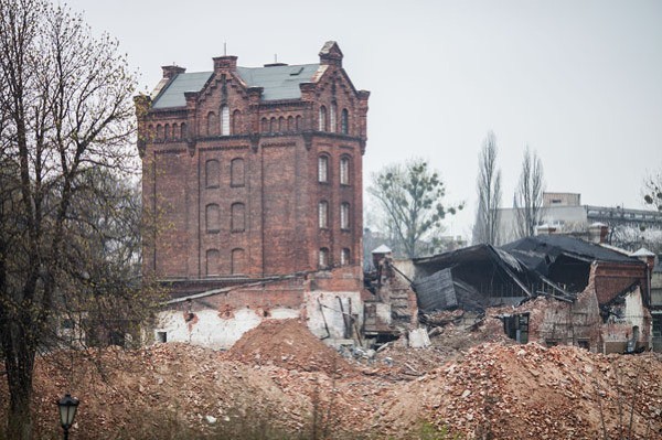Straż Miejska powstrzymała nielegalną rozbiórkę w dawnych zakładach Biedermanna w Łodzi
