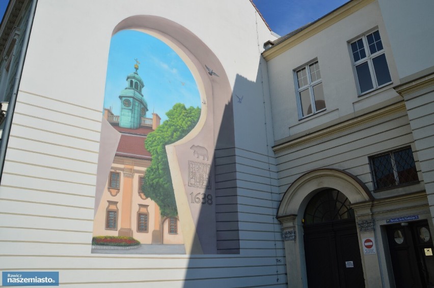 W Rawiczu nie brakuje murali, które zdobią budynki w całym...