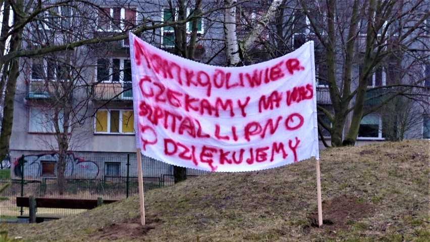 Przed szpitalem w Lipnie stanął baner. Pan Dominik tak...