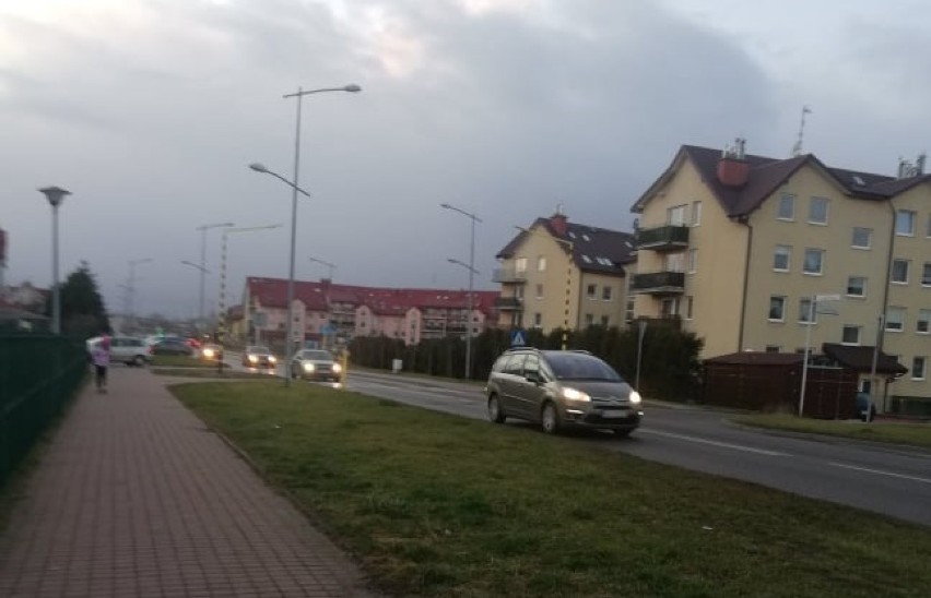 Kasprowicza w Pruszczu - mieszkańcy się niepokoją, że kierowcy za szybko jeżdżą