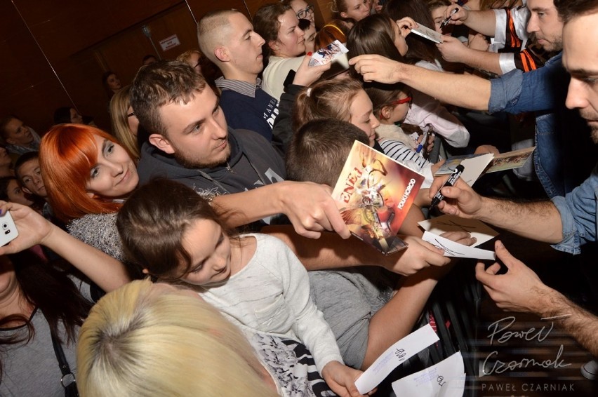 Zespół Enej spotkał się z fanami po koncercie we Włocławku [zdjęcia]