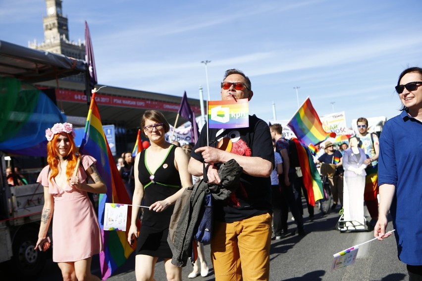 Parada Równości przeszła przez Warszawę. Kolorowa tęcza i...