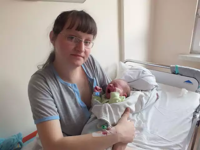 Pierwszy noworodek 2014 w Bełchatowie, Mateusz Szymczyński z mamą Moniką