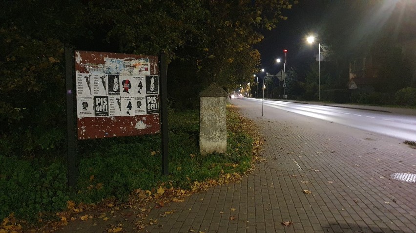 Malbork. Protest kobiet na plakatach. PiS uważa, że afisze są kontrowersyjne obrażają uczucia religijne. Czy miasto je usunie?