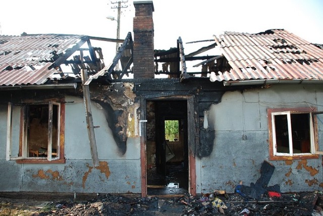 Radzyń Podlaski. Pożar domu - nie żyje 33-letni mężczyzna. Policja wyjaśnia wszystkie okoliczności zdarzenia.