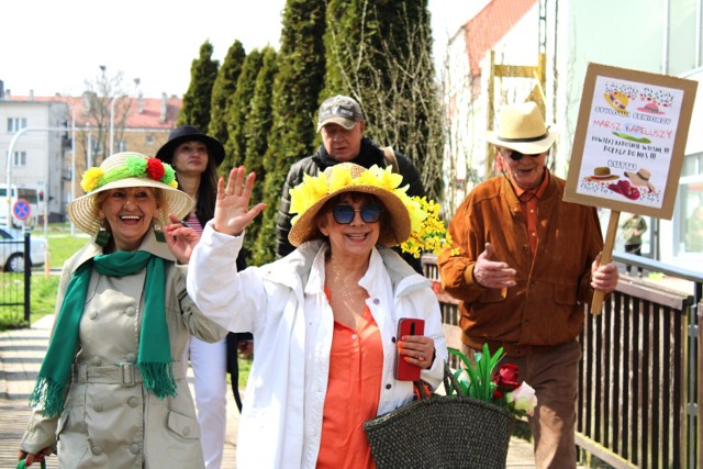Wiosenny marsz kapeluszy przeszedł przez Łęczycę. Zobaczcie zdjęcia z wyjątkowego wydarzenia