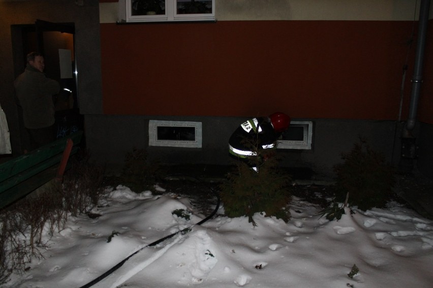 Głogów: Pożar piwnicy przy ul. Sienkiewicza (Foto)