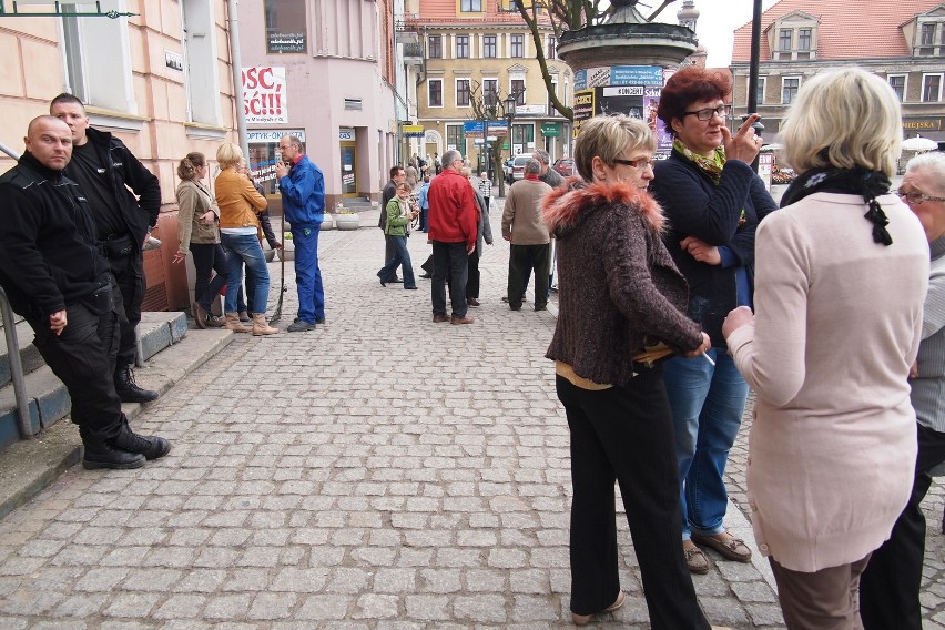 Gniezno: Pat w kamienicy. Policja nie może nic zrobić