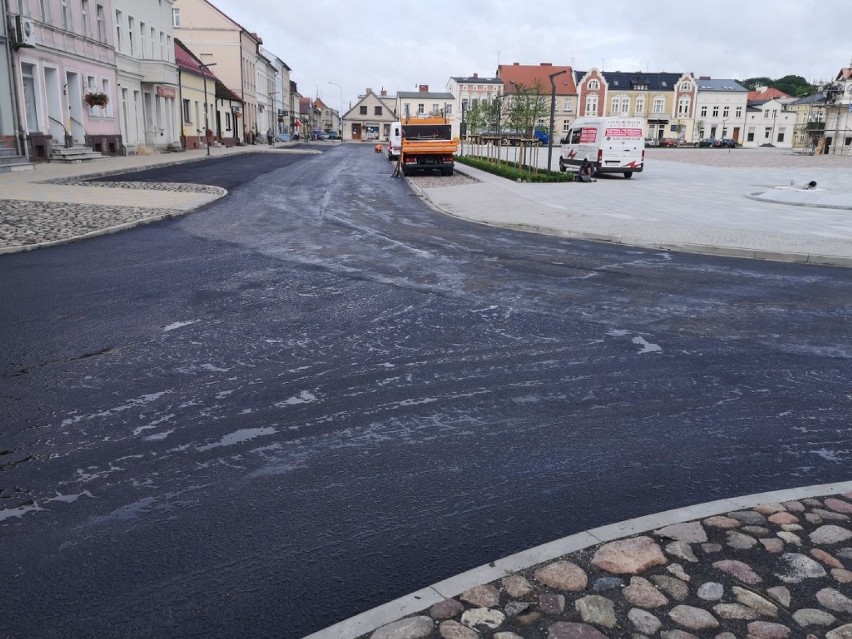 Na lwóweckim Rynku trwają ostatnie prace wykończeniowe....