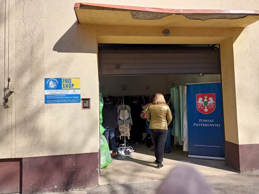 Free Shop dla uchodźców z Ukrainy mieści się w budynku...