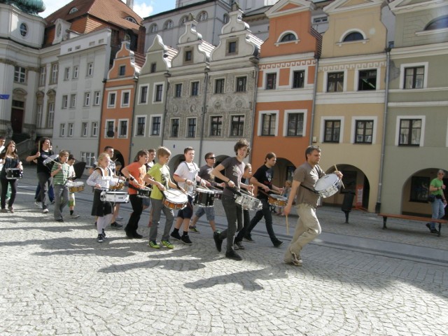 25 maja o godz. 16 ruszyła parada perkusyjna. Fot. Mariusz Witkowski