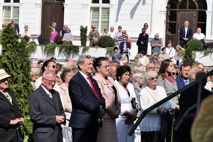 Z różami i wieńcami wierni przyszli do chełmskiej bazyliki na doroczny odpust. Zobacz zdjęcia