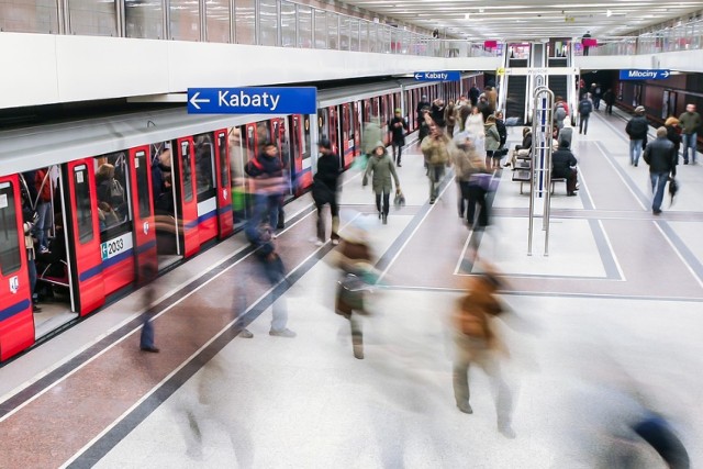 Metro do końca roku będzie jeździło wolniej. Wiemy dlaczego