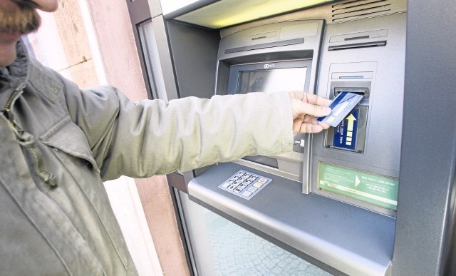 Bankomatów  w województwie śląskim wciąż  jest zdecydowanie za mało.