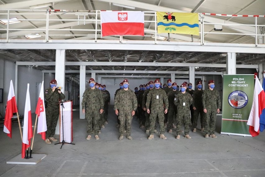 Kawalerzyści świętowali w Kosowie rocznicę Konstytucji 3 Maja. Żołnierzy odznaczono medalami NATO [zdjęcia]