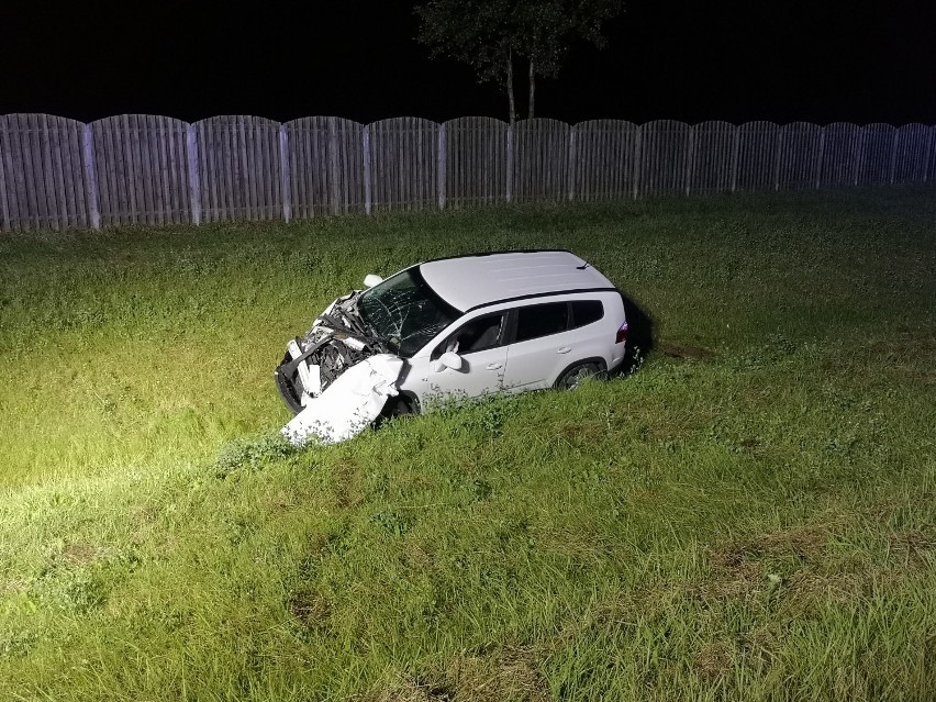 Nocny wypadek na autostradzie A2 pod Wąsowem [ZDJĘCIA]