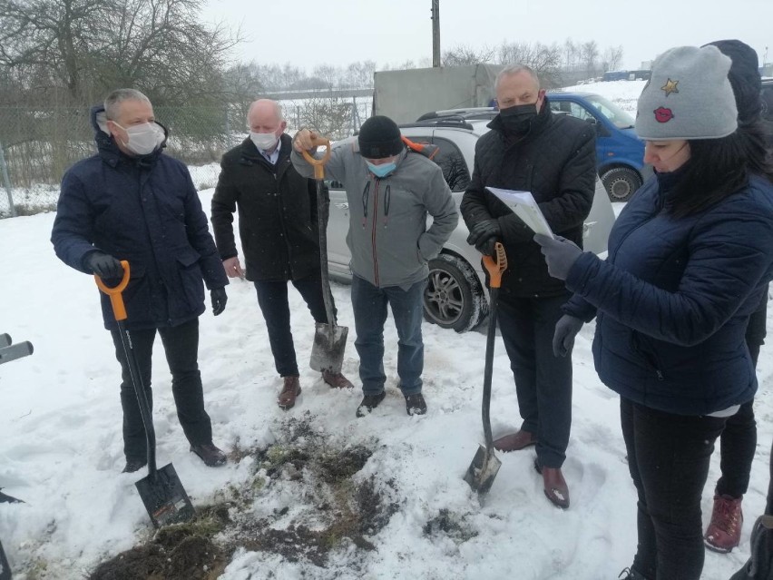 Oficjalnie przekazano dzisiaj wykonawcy plac budowy pod sieć...