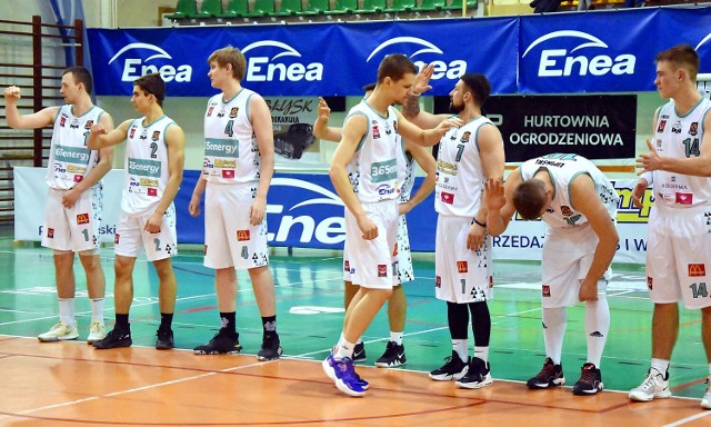 Koszykarze Basketu Powiat Pilski byli bardzo bliscy turnieju finałowego o awans do II ligi, ale przegrali nieznacznie z Borutą Zgierz