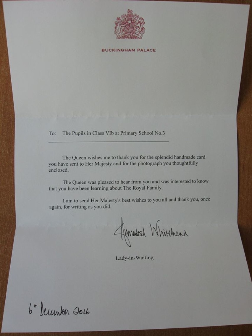 Królowa Elżbieta II odpowiedziała na list uczniów z Puław