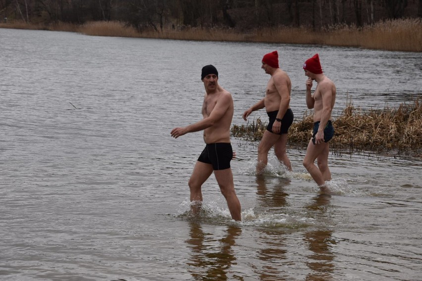 Gniezno: morsowanie na plaży miejskiej [14.03.2021]