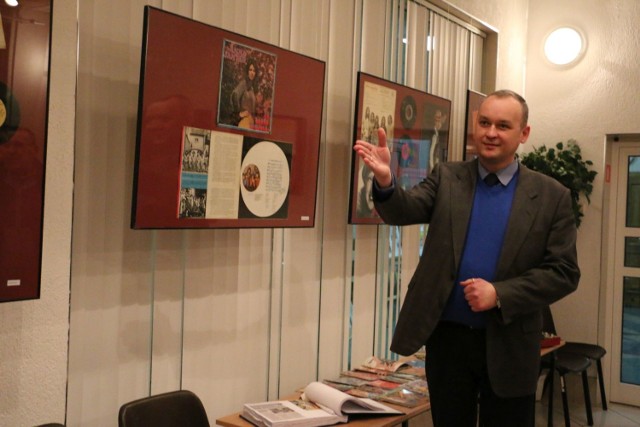 Na wystawę sprzętu grającego i dawnych płyt, zorganizowaną  w  Miejskim Centrum Kultury w  Aleksandrowie Kujawskim, przyszło wielu melomanów , a także kolekcjonerów m.in. czarnych winylowych krążków.